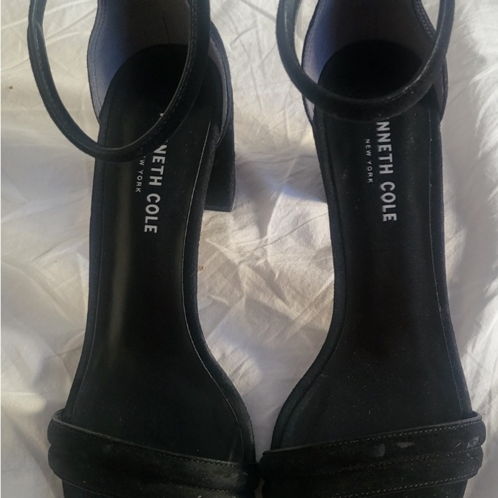 Kenneth Cole black suede strap sandals size 9.5  3 inch block heel